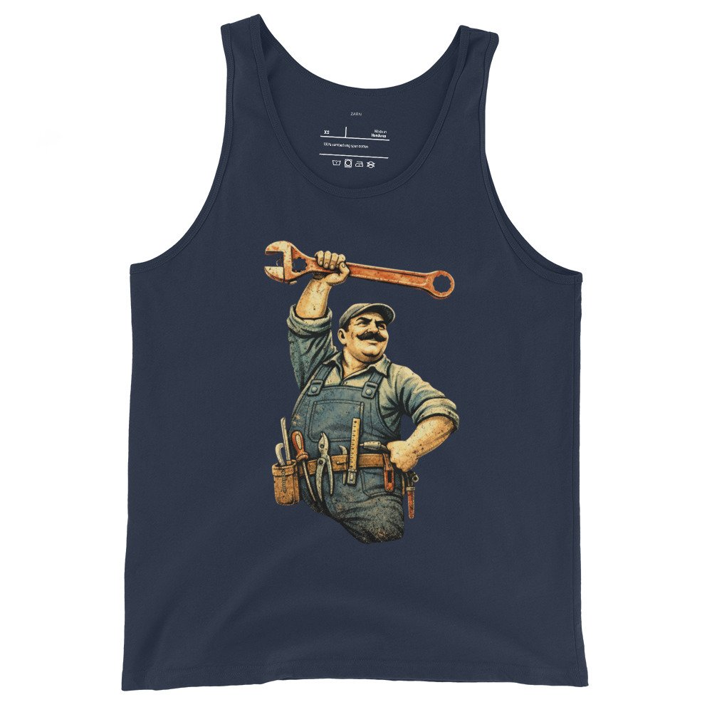 Męska koszulka na ramiączkach „Majster PRL” – tank top retro z mechanikiem i kluczem francuskim| Zarn.pl Męska koszulka na ramiączkach „Majster PRL” – tank top retro z mechanikiem i kluczem francuskim - obrazek 3