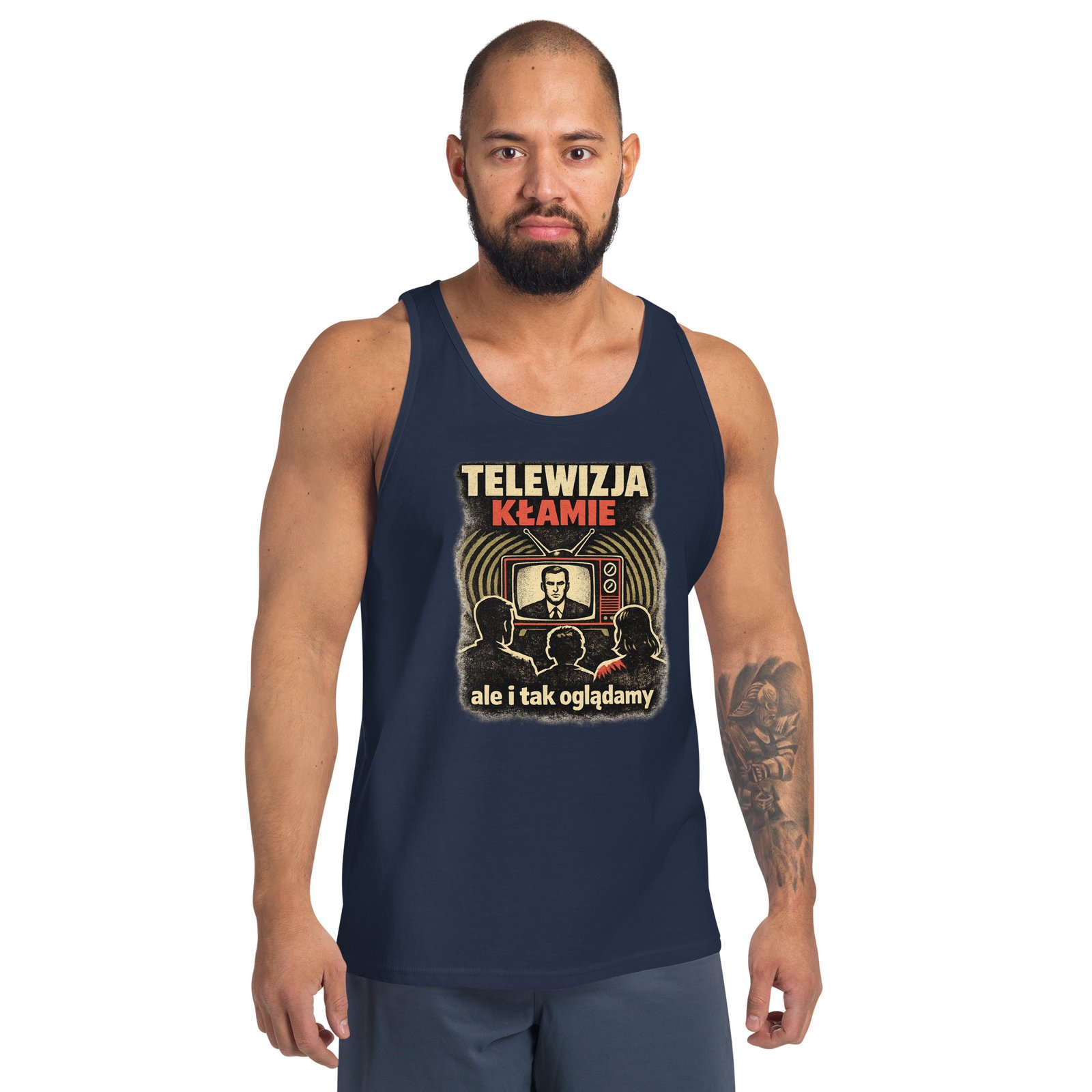 Męska koszulka na ramiączkach „Telewizja Kłamie” – tank top PRL z telewizorem retro| Zarn.pl Męska koszulka na ramiączkach „Telewizja Kłamie” – tank top PRL z telewizorem retro - obrazek 9