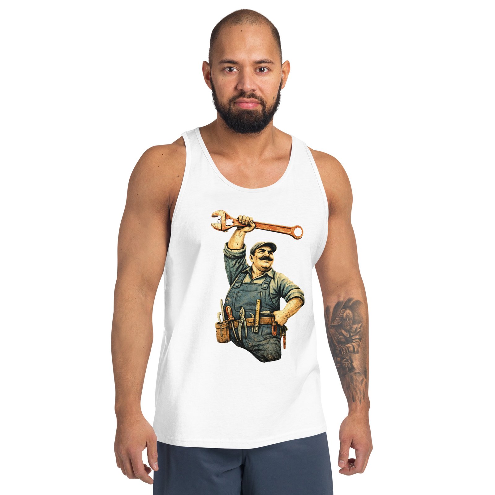 Męska koszulka na ramiączkach „Majster PRL” – tank top retro z mechanikiem i kluczem francuskim| Zarn.pl Męska koszulka na ramiączkach „Majster PRL” – tank top retro z mechanikiem i kluczem francuskim - obrazek 9
