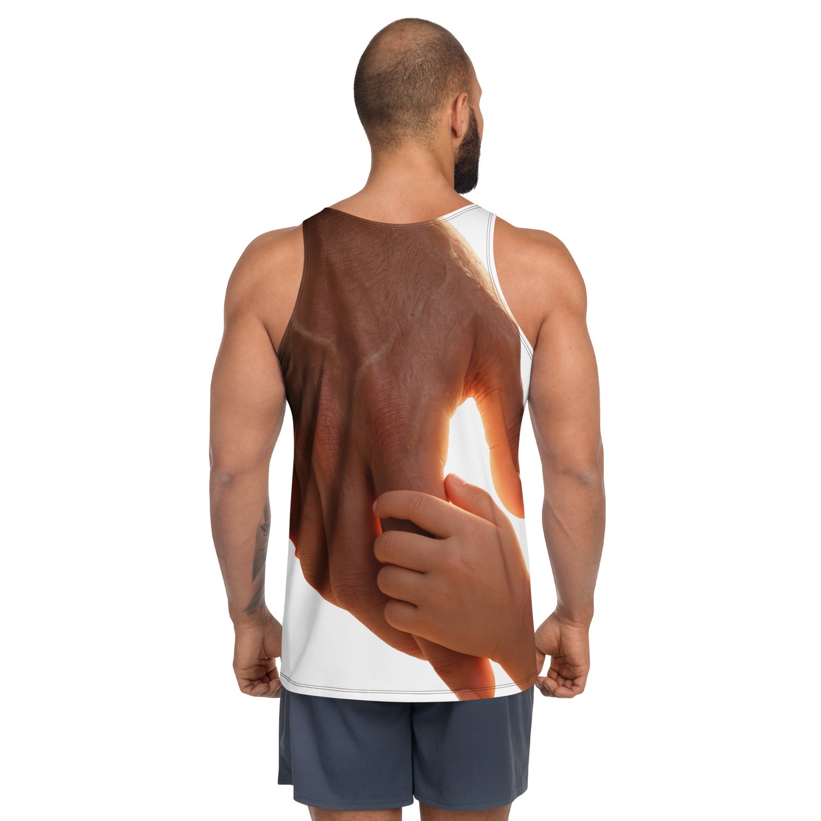 Męski tank top „Siła Ojca” – tank top męski z grafiką dłoni rodzica i dziecka| Zarn.pl tank top męski z grafiką dłoni rodzica i dziecka