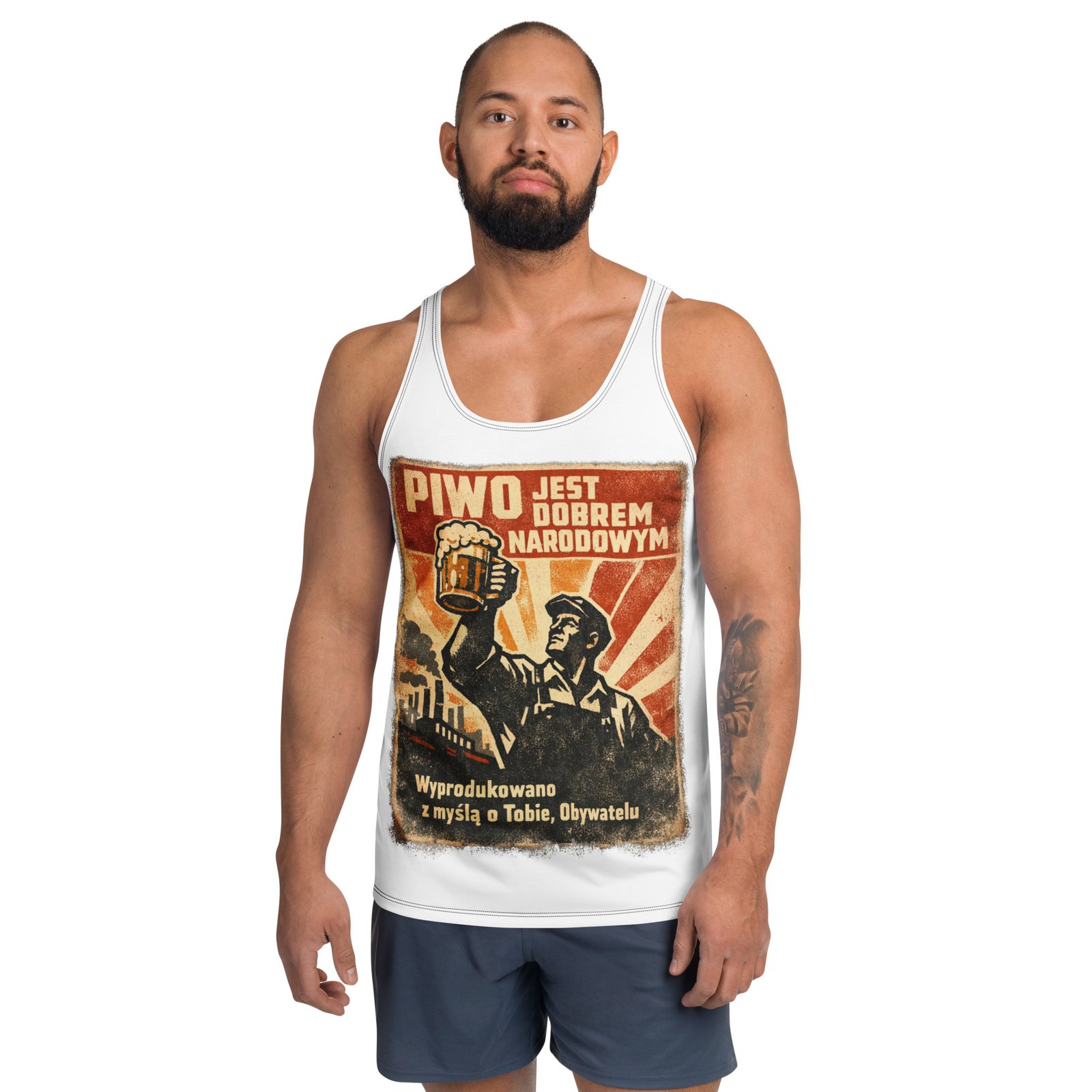 Męski tank top „Piwo jest dobrem narodowym” – męska koszulka bez rękawów PRL z humorystyczną grafiką| Zarn.pl męski tank top PRL z napisem Piwo jest dobrem narodowym