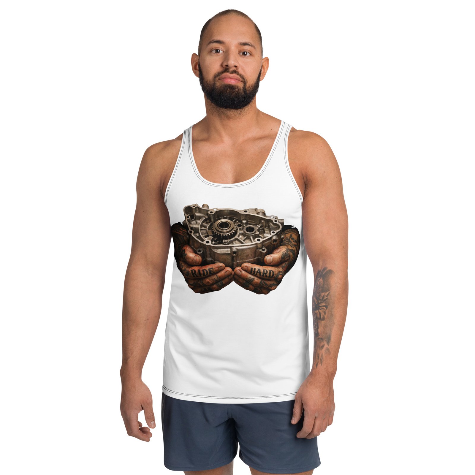 Męski tank top „Silnik w Dłoniach” – koszulka męska bez rękawów z grafiką części silnika| Zarn.pl koszulka męska bez rękawów z grafiką części silnika