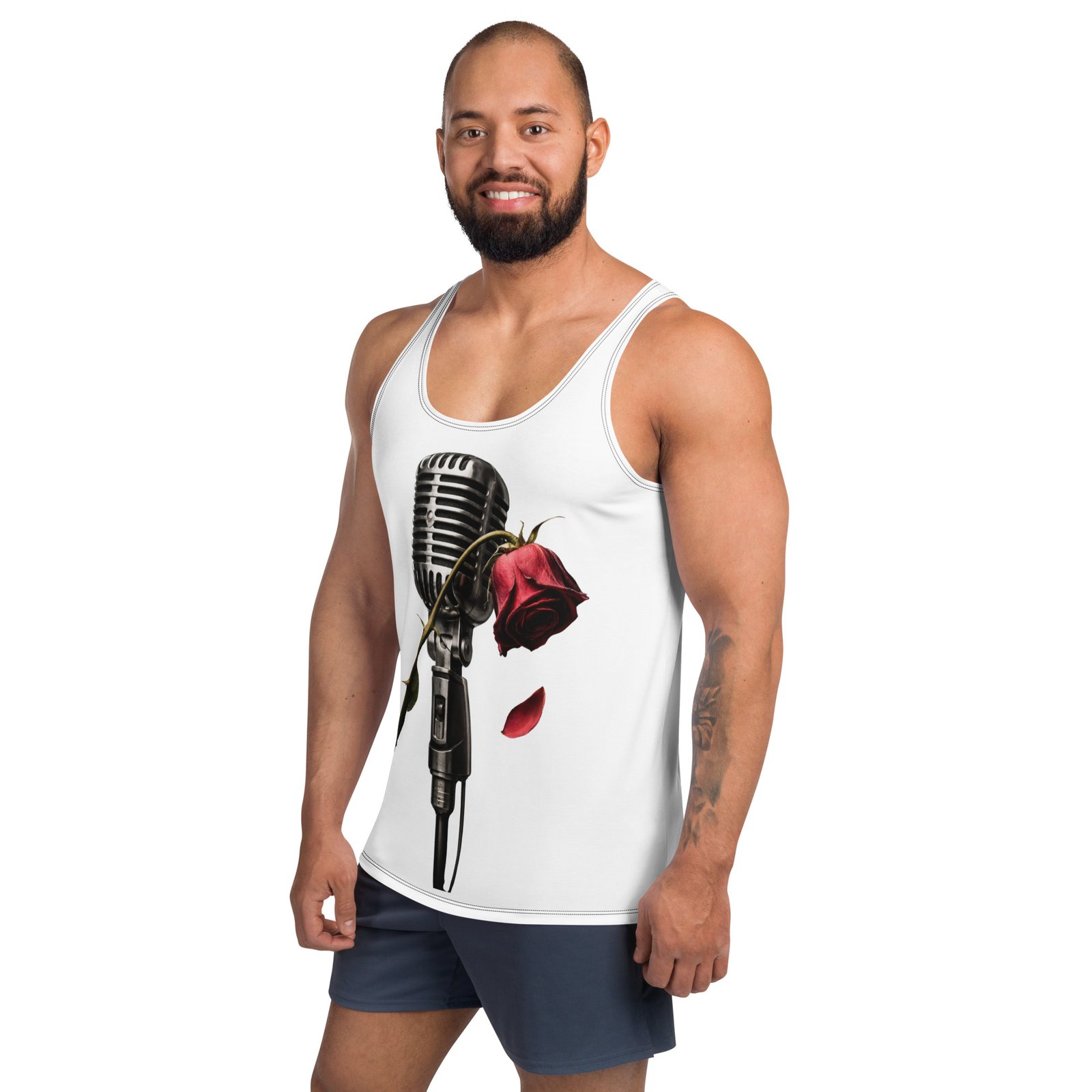 Męska koszulka bez rękawów „Vintage Rose Mic” – koszulka męska z mikrofonem i czerwoną różą| Zarn.pl Męska koszulka bez rękawów „Vintage Rose Mic” – koszulka męska z mikrofonem i czerwoną różą - obrazek 5