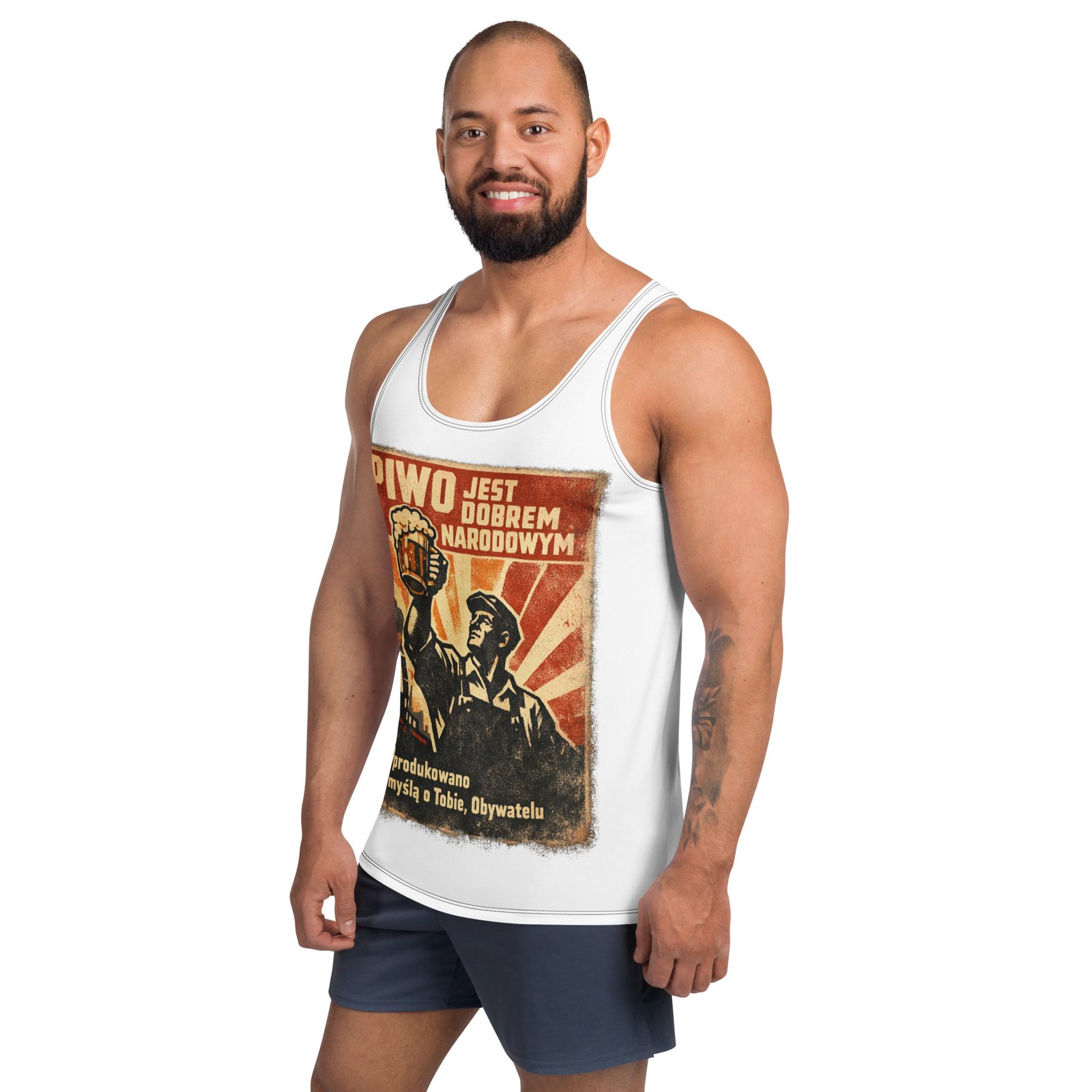 Męski tank top „Piwo jest dobrem narodowym” – męska koszulka bez rękawów PRL z humorystyczną grafiką| Zarn.pl Męski tank top „Piwo jest dobrem narodowym” – męska koszulka bez rękawów PRL z humorystyczną grafiką - obrazek 5