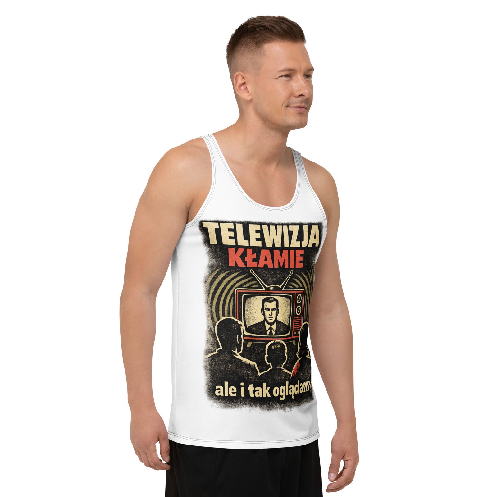 Męski tank top „Telewizja kłamie, ale i tak oglądamy” – męska koszulka bez rękawów PRL z ironiczną grafiką| Zarn.pl Męski tank top „Telewizja kłamie, ale i tak oglądamy” – męska koszulka bez rękawów PRL z ironiczną grafiką - obrazek 6